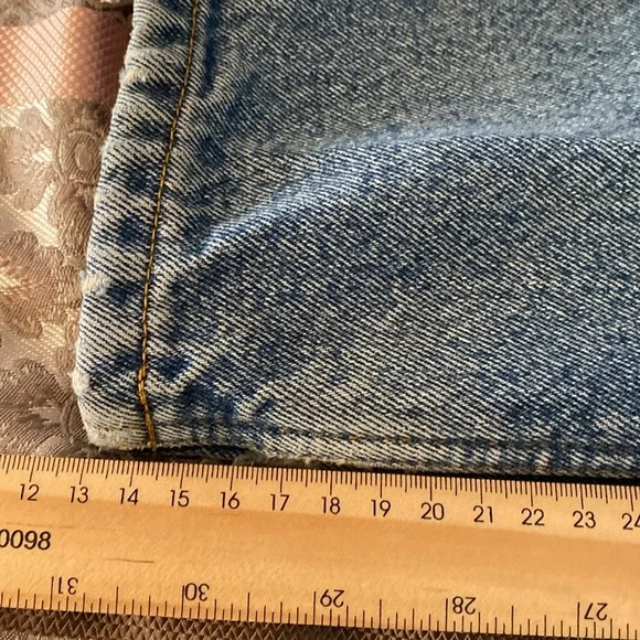 Eddie Bauer Fleece Lined Faded Classic Blue Denim Jeans with Minimal Distress30 - Picture 8 of 11